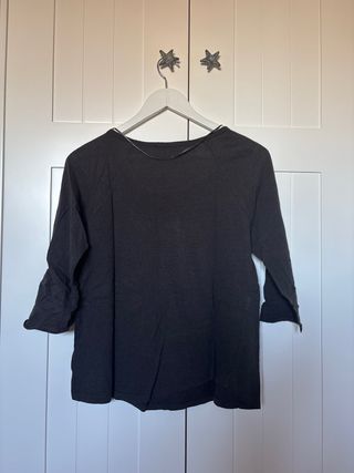 Camiseta Zara marrón con tachuelas corazón