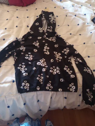 Sudadera con capucha floral