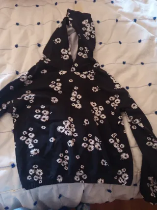 Sudadera con capucha floral