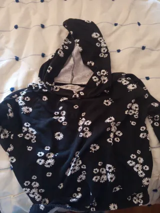 Sudadera con capucha floral