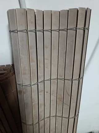 2 Persianas enrollables de plástico, cada una 15e