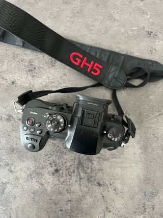 Cuerpo cámara Panasonic Lumix GH5 + Bolsa/Baterías