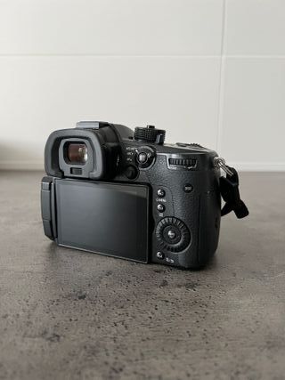 Cuerpo cámara Panasonic Lumix GH5 + Bolsa/Baterías