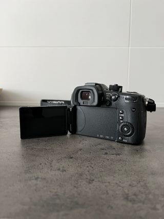 Cuerpo cámara Panasonic Lumix GH5 + Bolsa/Baterías