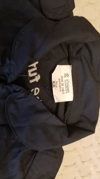 Mono de vuelo helicóptero azul