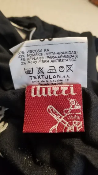 Mono de vuelo helicóptero azul