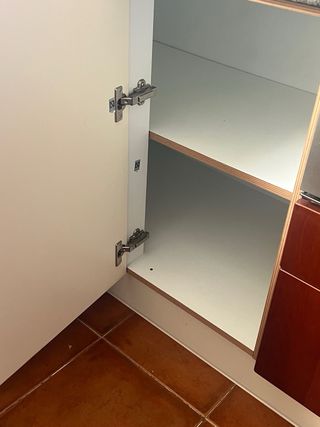 Cocina completa en color beige y madera