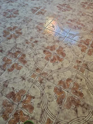 Baldosa cerámica floral relieve 20cm