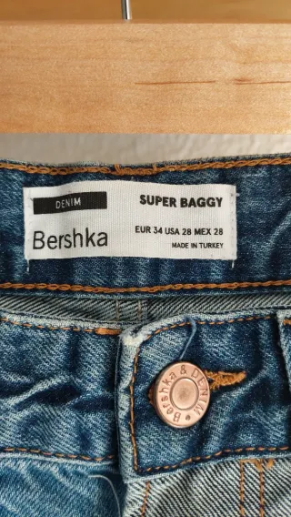 Pantalón vaquero Bershka patchwork