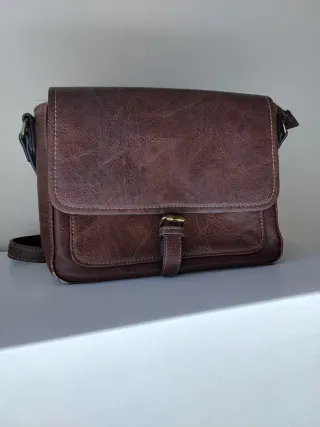 Bolso de piel marrón
