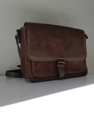 Bolso de piel marrón