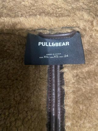 Cazadora mujer Pull & Bear efecto piel marrón
