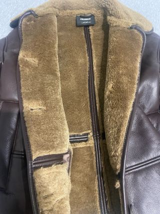 Cazadora mujer Pull & Bear efecto piel marrón