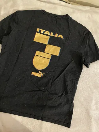 Camiseta Puma x Italia Negra y Dorada