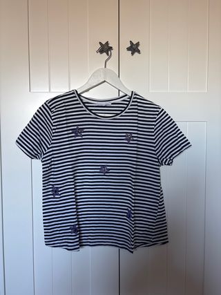 Camiseta rayas detalle estrellas