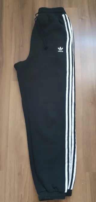Pantalón Adidas. Talla S