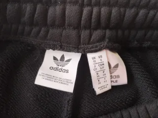 Pantalón Adidas. Talla S