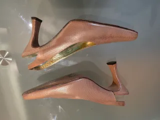 Zapatos de vestir dorados Stephanie Kelian