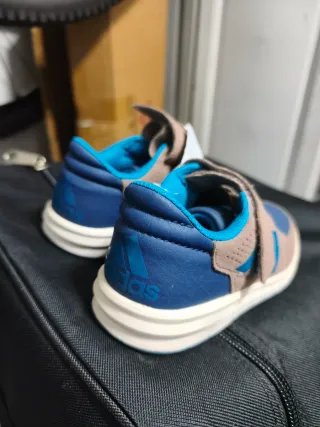 Zapatillas Adidas niño azul y marrón