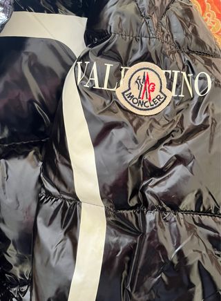 Abrigo Moncler x Valentino