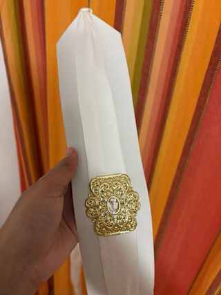 Caftán blanco y dorado talla única