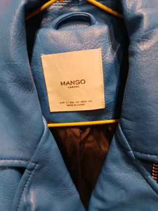 Cazadora efecto piel azul mujer Mango