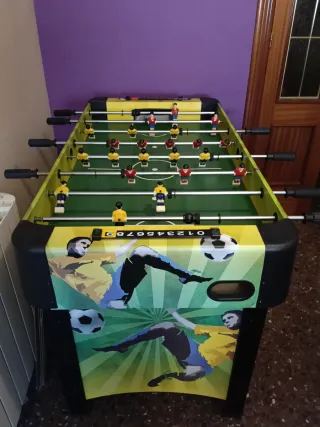 Futbolín infantil con diseño de fútbol
