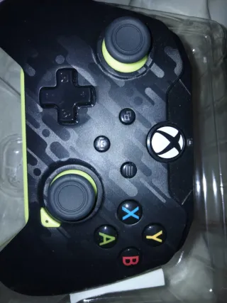 Mando Xbox Negro con detalles verdes