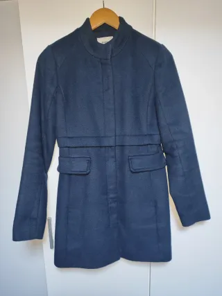 Abrigo Stradivarius azul marino