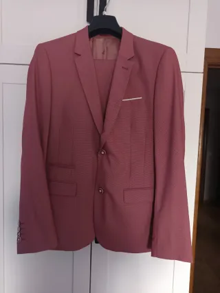 Traje de chico rosa