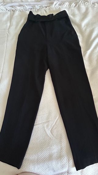 Pantalón negro Zara tiro alto con cinturón T. XS