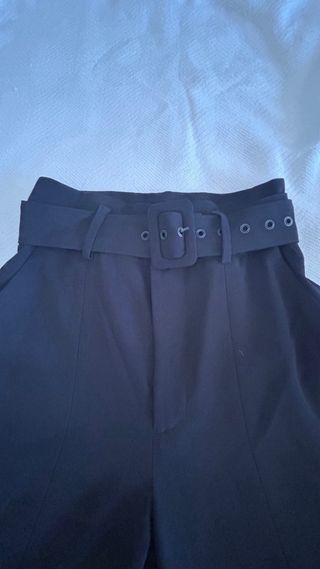 Pantalón negro Zara tiro alto con cinturón T. XS