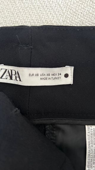 Pantalón negro Zara tiro alto con cinturón T. XS