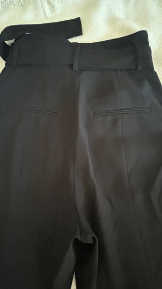 Pantalón negro Zara tiro alto con cinturón T. XS