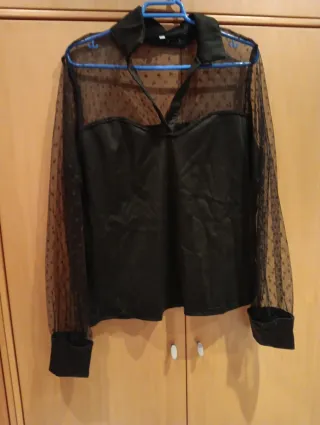 Blusa de encaje transparente