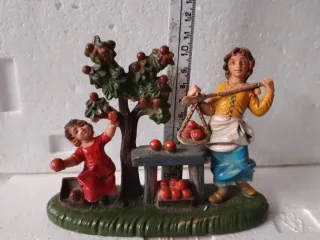 Diorama vintage presepe con albero e figure