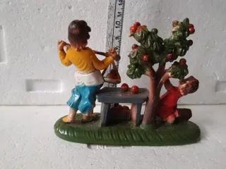 Diorama vintage presepe con albero e figure