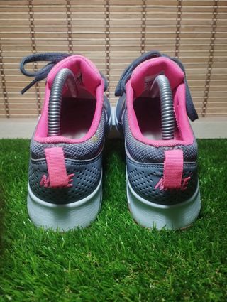Zapatillas Nike Air Max Tavas Gris y Rosa