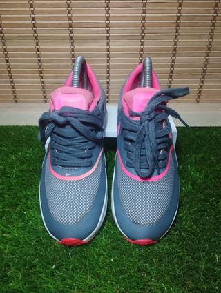 Zapatillas Nike Air Max Tavas Gris y Rosa