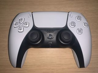 Mando DualSense PS5 Sony Blanco y Negro
