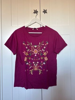 Camiseta Stradivarius floral