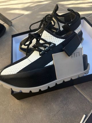 Zapatillas United Nude Negras y Blancas