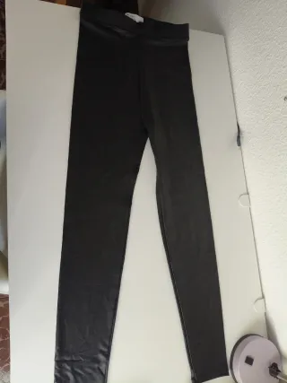 Pantalones efecto piel negros