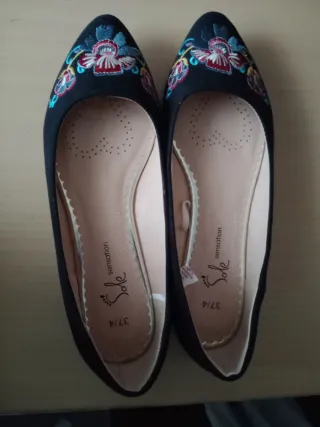 SIN ESTRENAR -Manoletinas Avon bordadas Talla 37.5