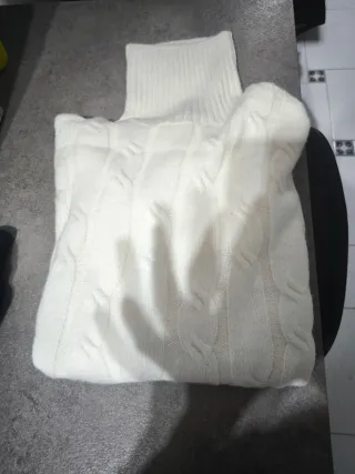 Maglione bianco collo alto