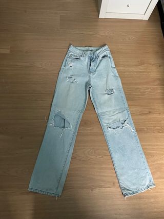 Pantalones vaqueros desgastados