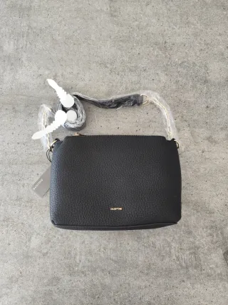 Bolso negro Parfois con cadena dorada