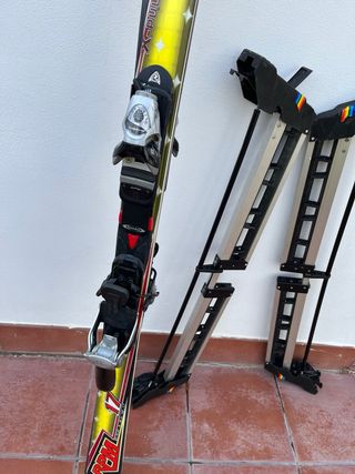 Portaesquís y equipo de esquí