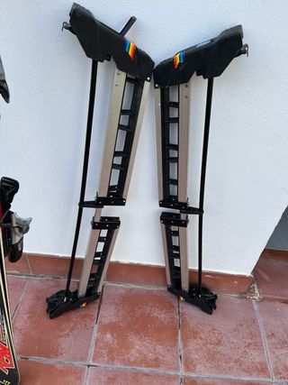 Portaesquís y equipo de esquí