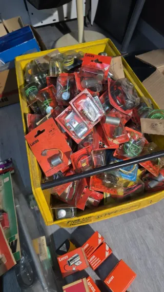 Condensadores y platinos Lucas 10 euros por unidad